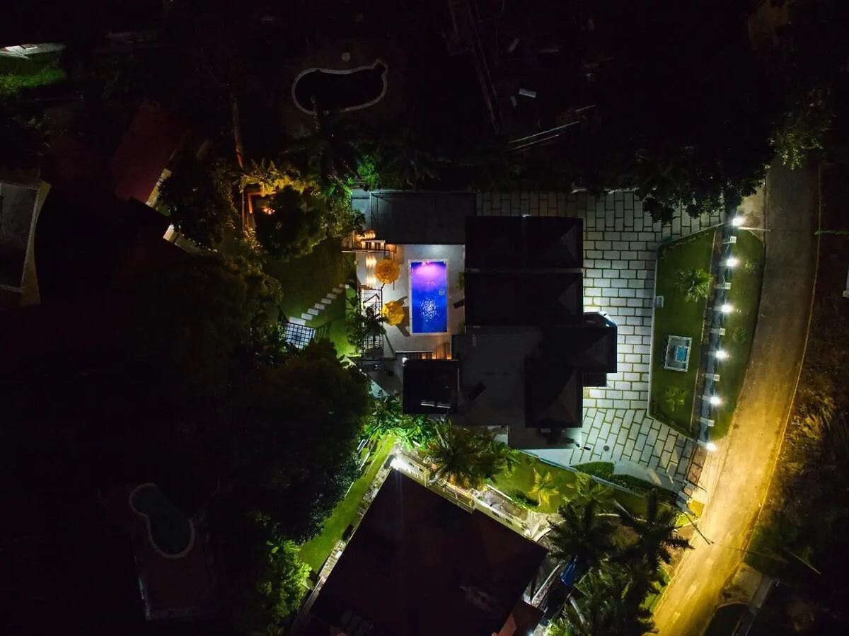 La Villa Moderna Μοντέγκο Μπέυ